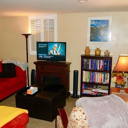 Blue Bear Den 3Br 2Ba Dtc Private Apt Hot Tub Luaran gambar