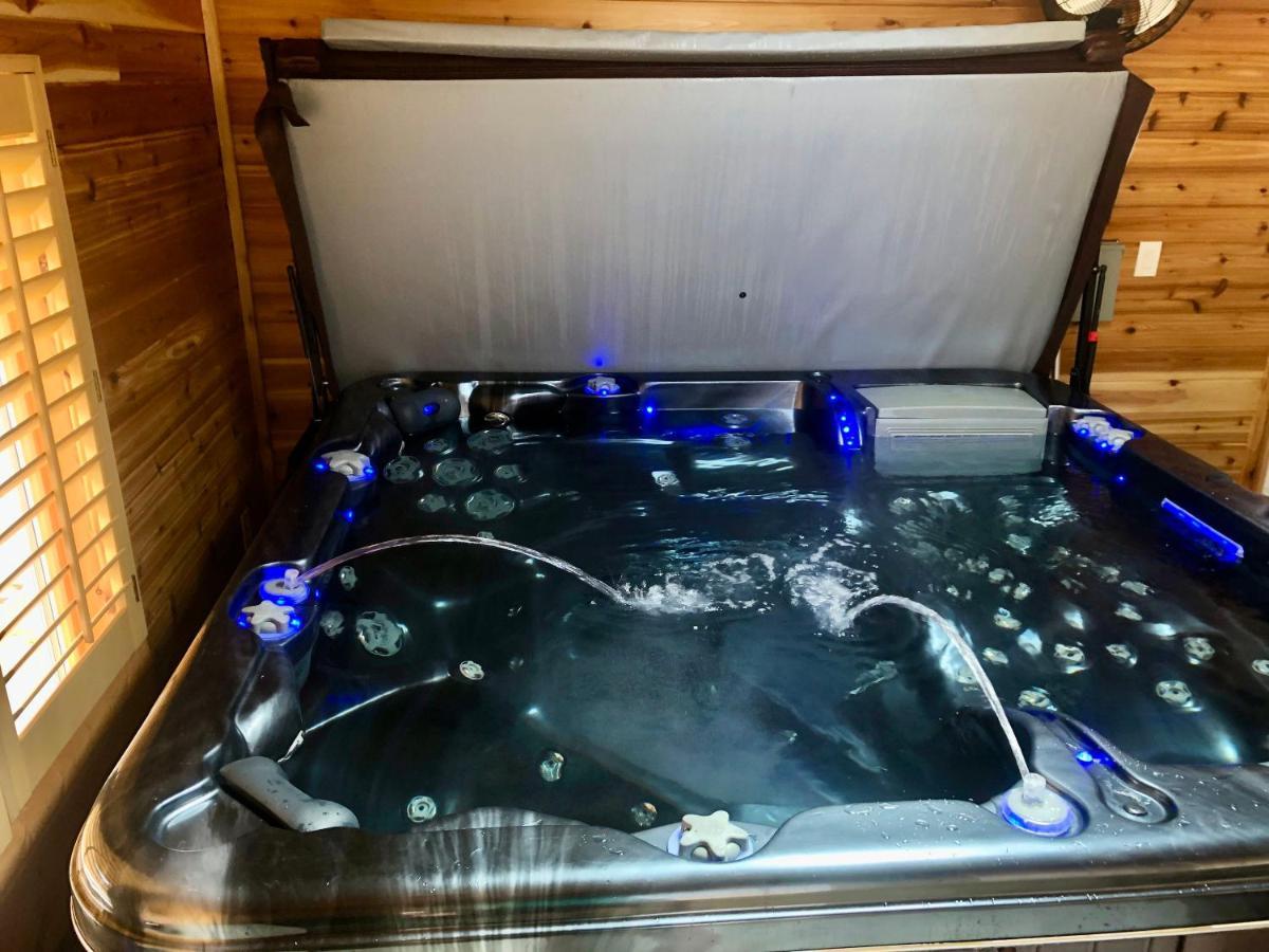 Blue Bear Den 3Br 2Ba Dtc Private Apt Hot Tub Luaran gambar