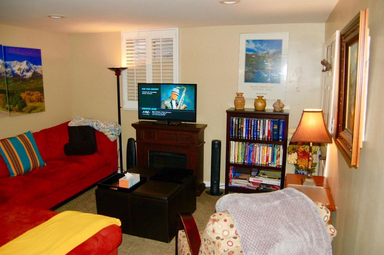 Blue Bear Den 3Br 2Ba Dtc Private Apt Hot Tub Luaran gambar