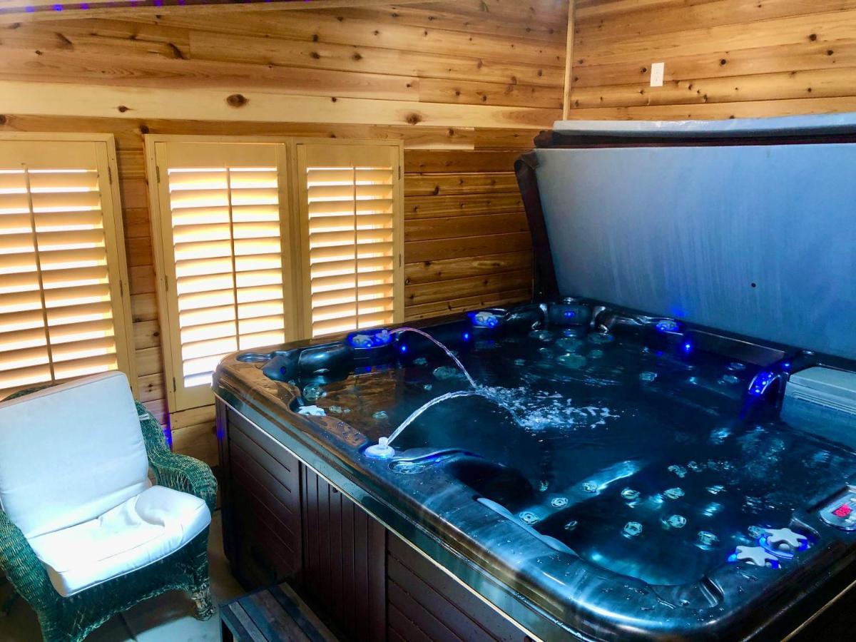 Blue Bear Den 3Br 2Ba Dtc Private Apt Hot Tub Luaran gambar