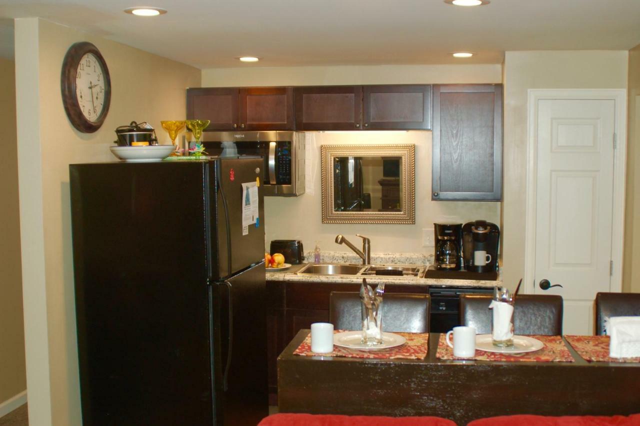 Blue Bear Den 3Br 2Ba Dtc Private Apt Hot Tub Luaran gambar