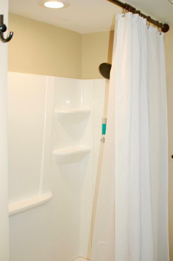 Blue Bear Den 3Br 2Ba Dtc Private Apt Hot Tub Luaran gambar