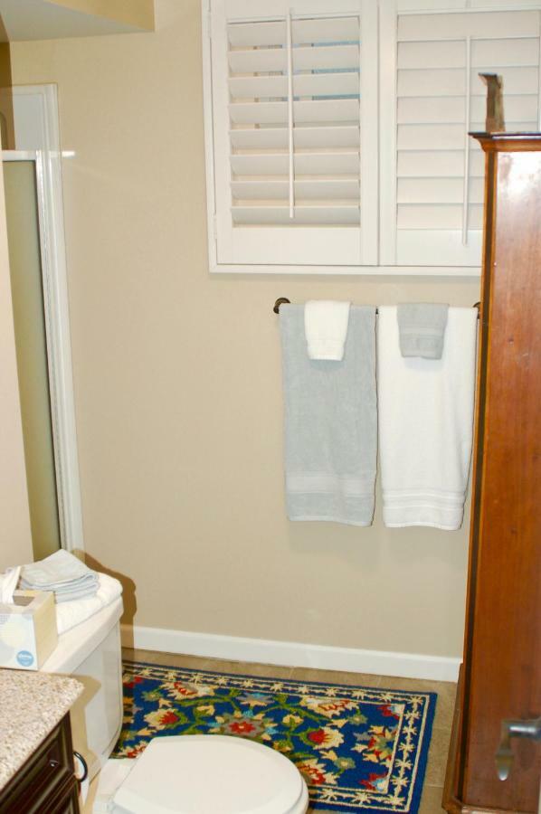 Blue Bear Den 3Br 2Ba Dtc Private Apt Hot Tub Luaran gambar