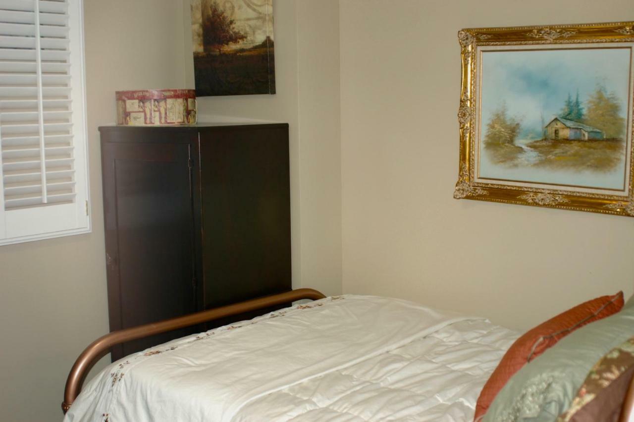 Blue Bear Den 3Br 2Ba Dtc Private Apt Hot Tub Luaran gambar