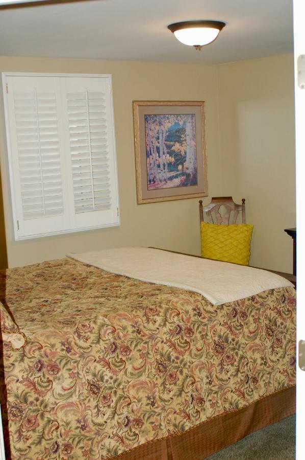 Blue Bear Den 3Br 2Ba Dtc Private Apt Hot Tub Luaran gambar